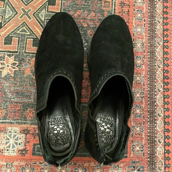 VINCE CAMUTO | EUC Black booties - Picture 2 of 4